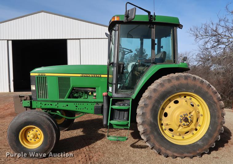 image for item DG3351 2002 John Deere 7410 tractor