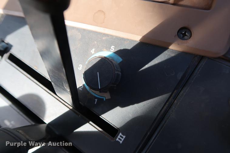 image for item DG3351 2002 John Deere 7410 tractor