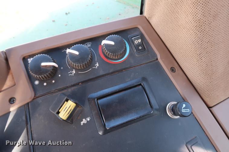 image for item DG3351 2002 John Deere 7410 tractor