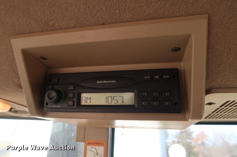 image for item DG3351 2002 John Deere 7410 tractor