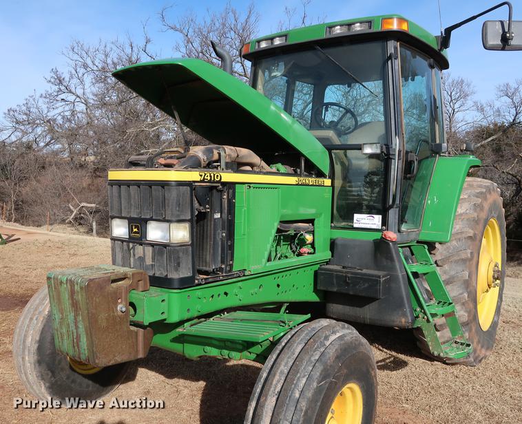 image for item DG3351 2002 John Deere 7410 tractor