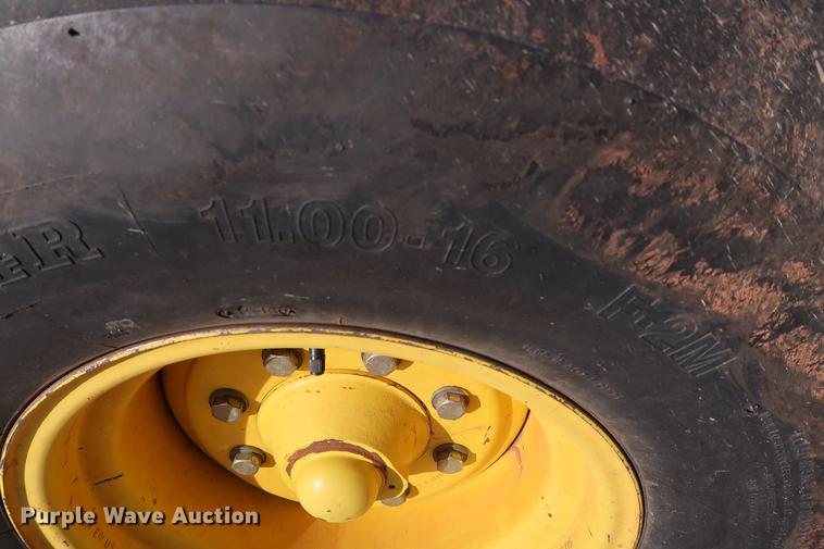 image for item DG3351 2002 John Deere 7410 tractor