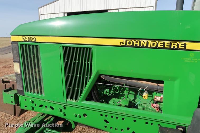 image for item DG3351 2002 John Deere 7410 tractor