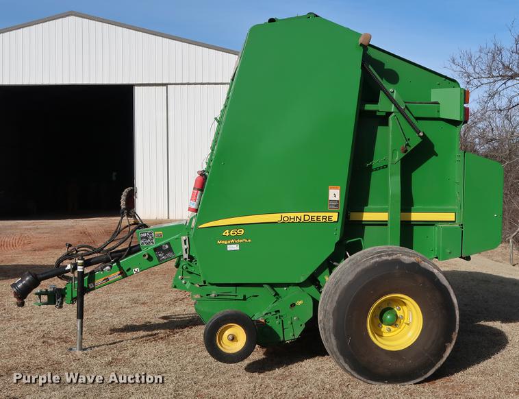 image for item DG3352 2014 John Deere 469 Mega Wide Plus round baler