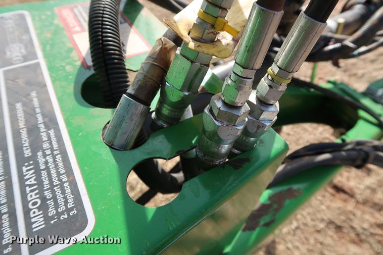 image for item DG3352 2014 John Deere 469 Mega Wide Plus round baler