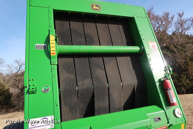 image for item DG3352 2014 John Deere 469 Mega Wide Plus round baler