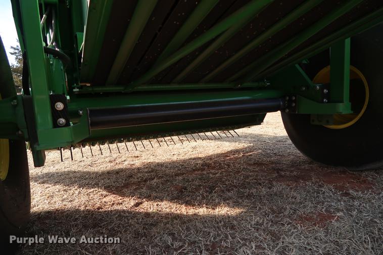 image for item DG3352 2014 John Deere 469 Mega Wide Plus round baler