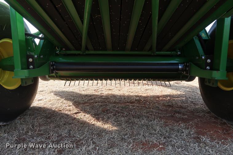 image for item DG3352 2014 John Deere 469 Mega Wide Plus round baler
