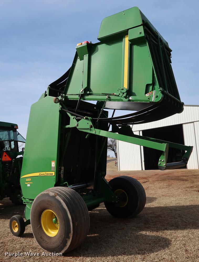 image for item DG3352 2014 John Deere 469 Mega Wide Plus round baler