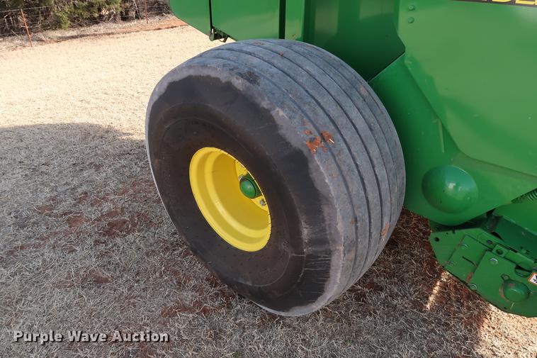 image for item DG3352 2014 John Deere 469 Mega Wide Plus round baler