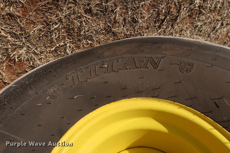 image for item DG3352 2014 John Deere 469 Mega Wide Plus round baler