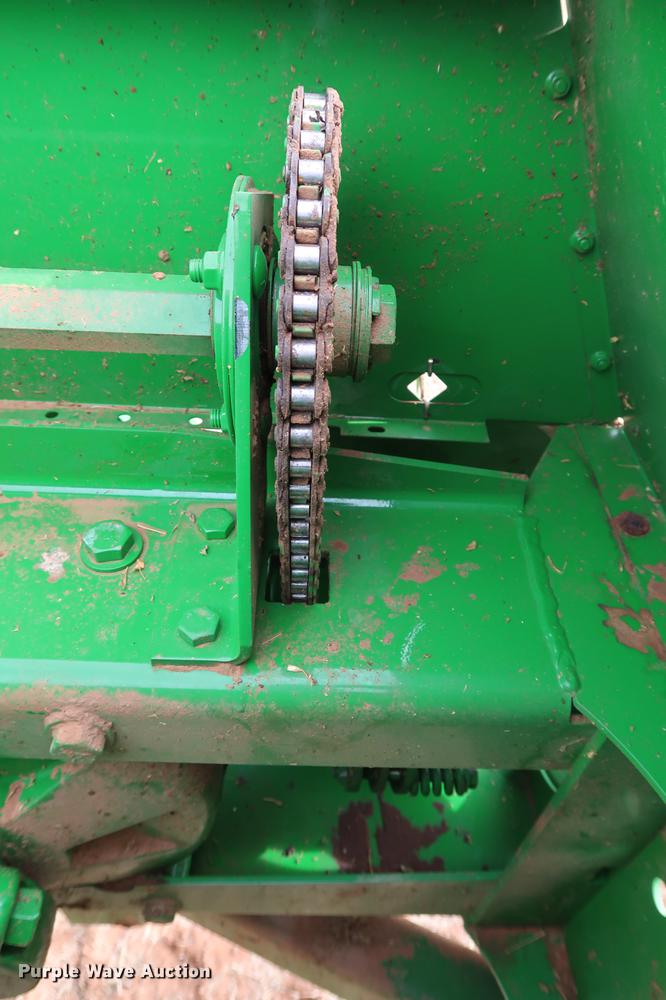 image for item DG3353 2001 John Deere 348 small square baler