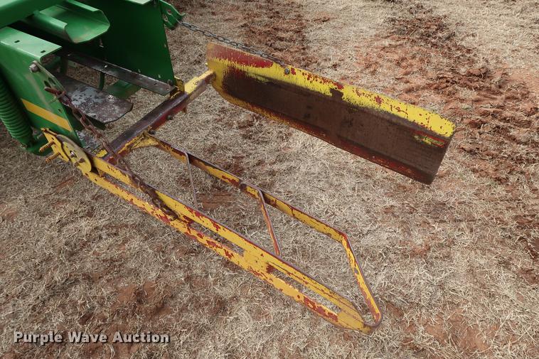 image for item DG3353 2001 John Deere 348 small square baler