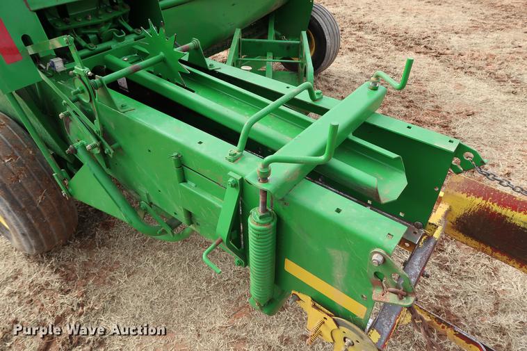 image for item DG3353 2001 John Deere 348 small square baler