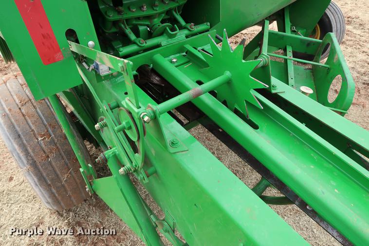 image for item DG3353 2001 John Deere 348 small square baler