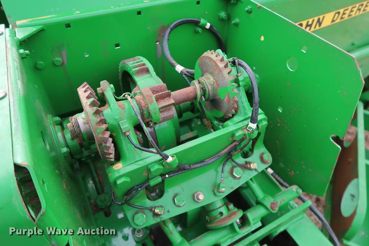 image for item DG3353 2001 John Deere 348 small square baler