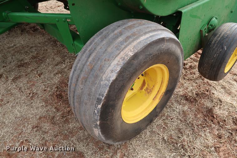 image for item DG3353 2001 John Deere 348 small square baler