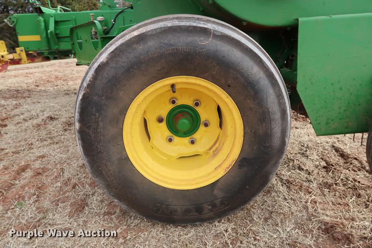 image for item DG3353 2001 John Deere 348 small square baler