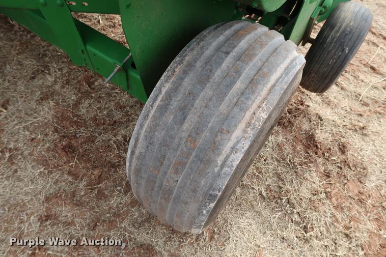 image for item DG3353 2001 John Deere 348 small square baler
