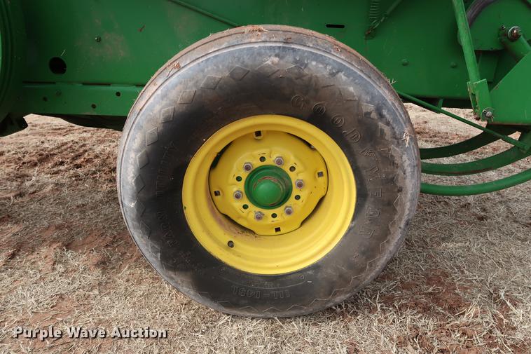 image for item DG3353 2001 John Deere 348 small square baler