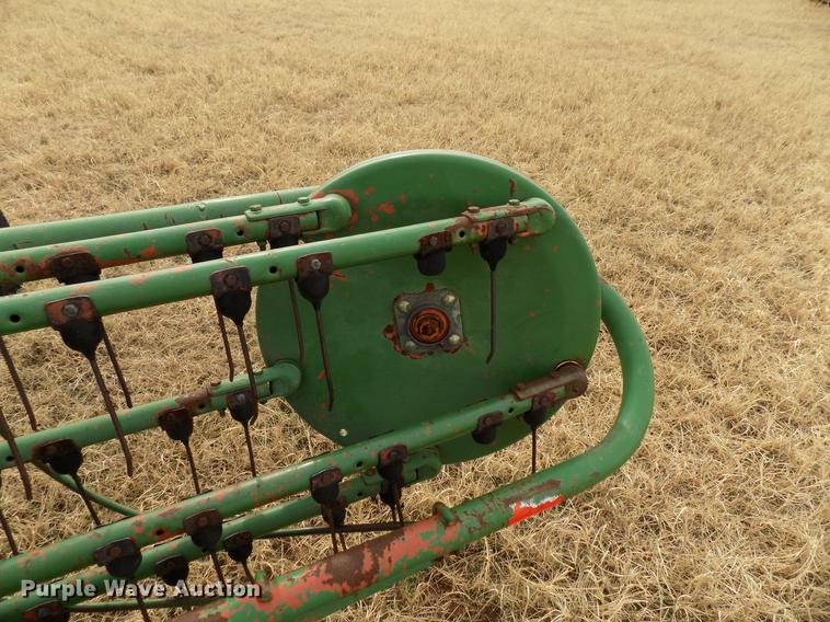 image for item DG3366 John Deere 672 hay rake