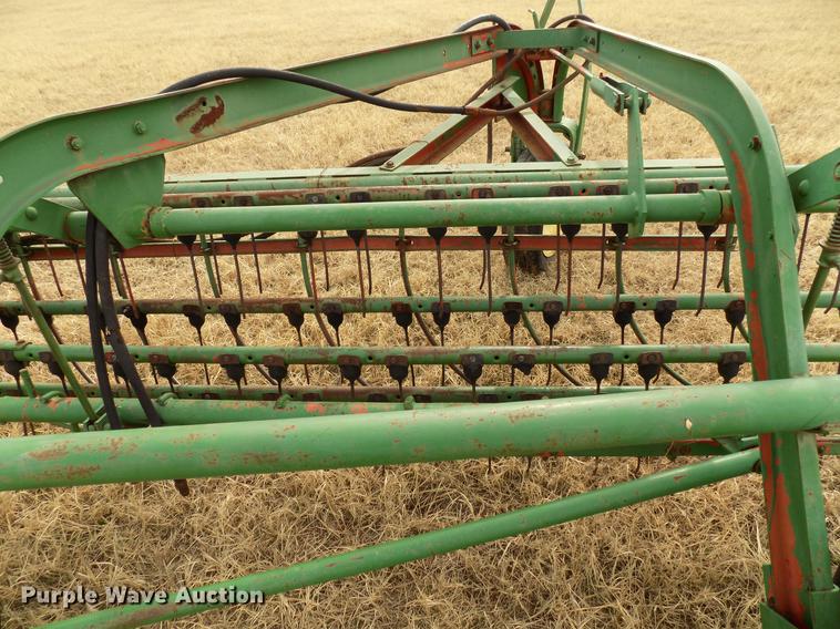 image for item DG3366 John Deere 672 hay rake