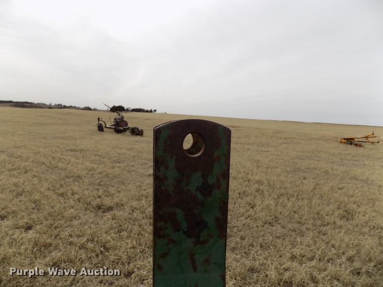 image for item DG3366 John Deere 672 hay rake