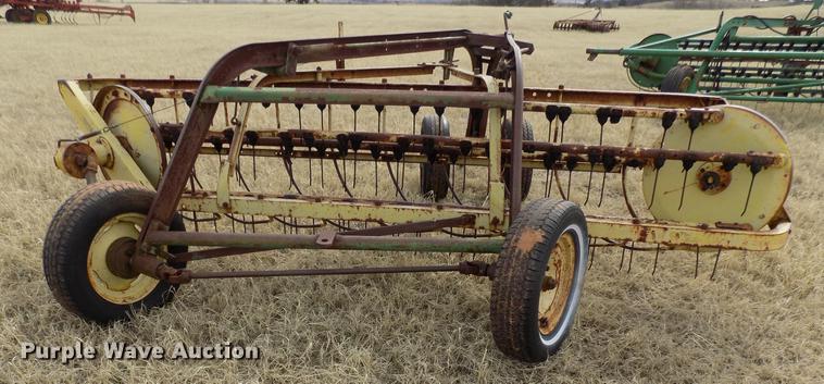 image for item DG3367 John Deere 670 hay rake