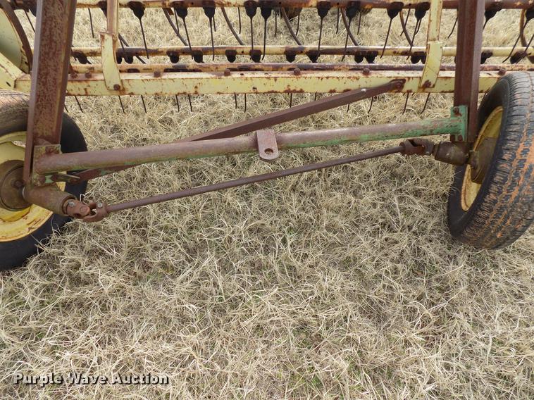 image for item DG3367 John Deere 670 hay rake