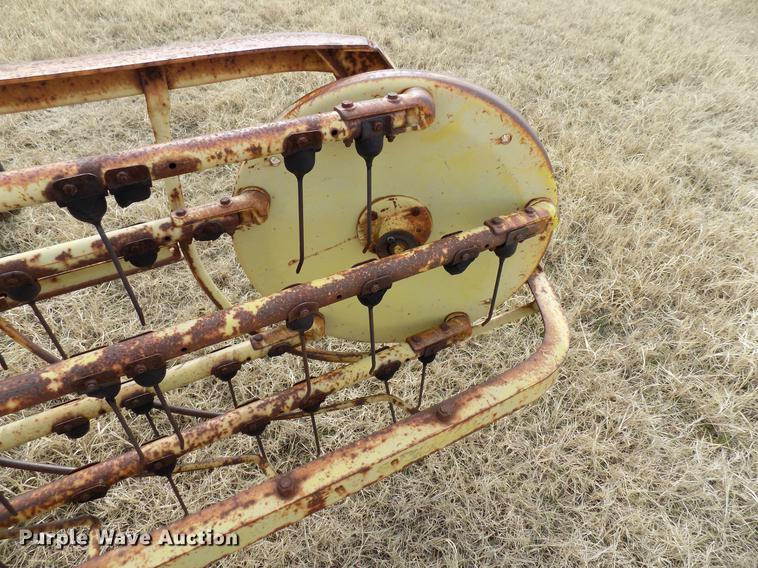image for item DG3367 John Deere 670 hay rake