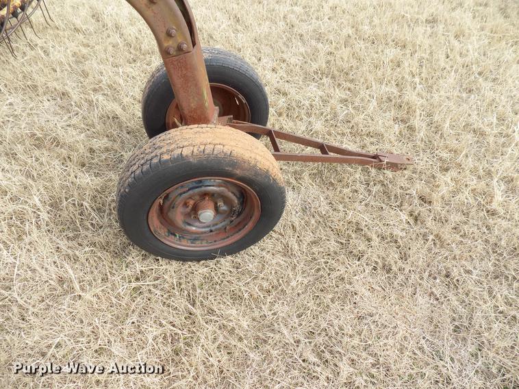 image for item DG3367 John Deere 670 hay rake
