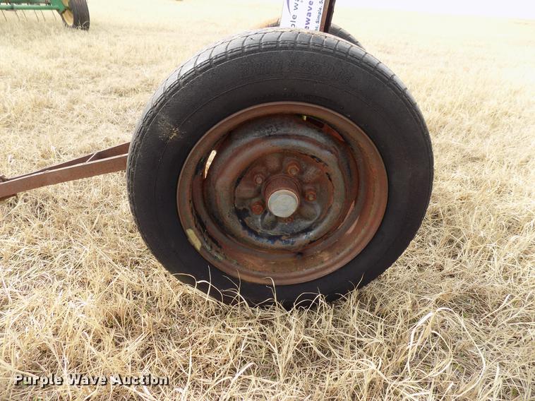 image for item DG3367 John Deere 670 hay rake