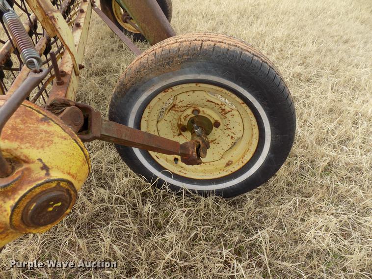 image for item DG3367 John Deere 670 hay rake