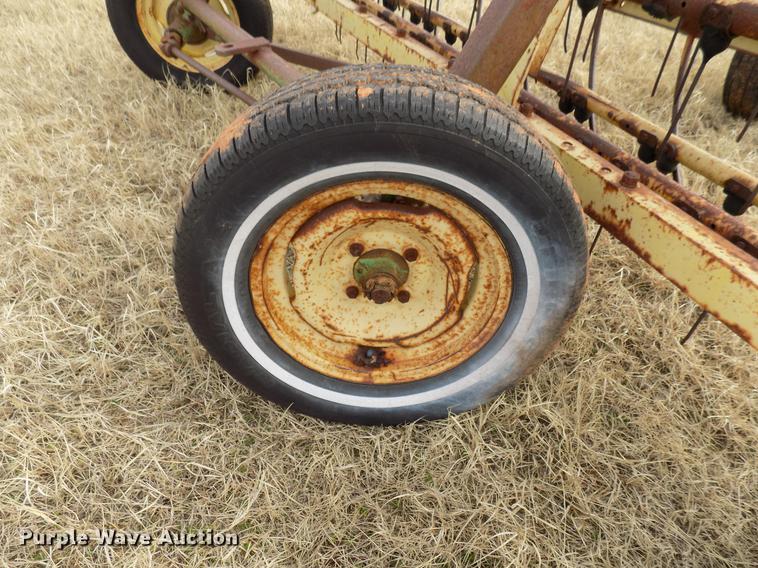 image for item DG3367 John Deere 670 hay rake