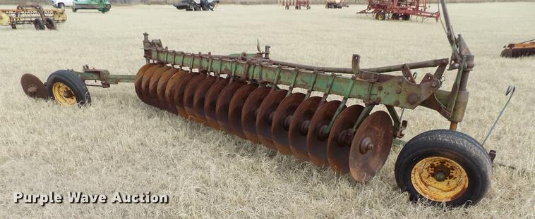 image for item DG3369 John Deere one-way disk