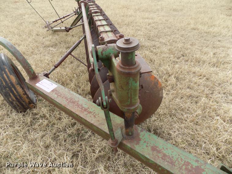 image for item DG3369 John Deere one-way disk