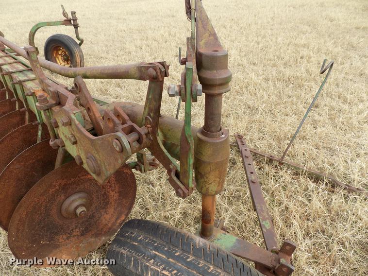 image for item DG3369 John Deere one-way disk