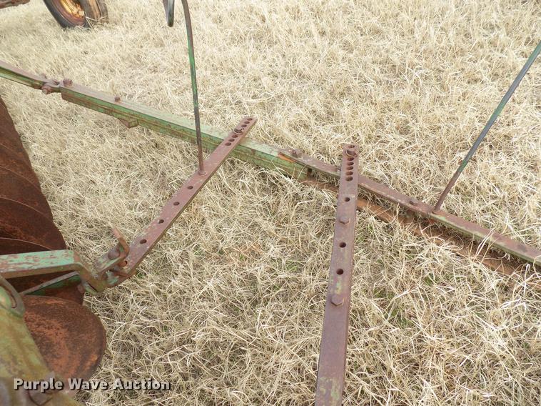 image for item DG3369 John Deere one-way disk