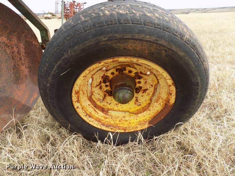 image for item DG3369 John Deere one-way disk