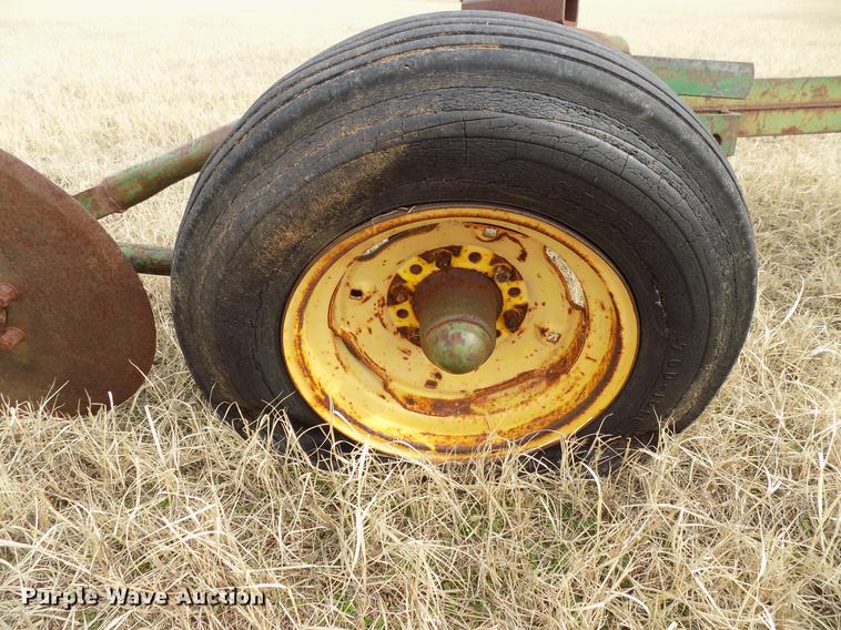 image for item DG3369 John Deere one-way disk