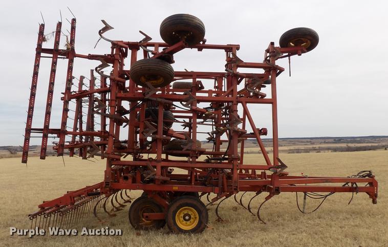 image for item DG3371 Sunflower 5452-46 field cultivator