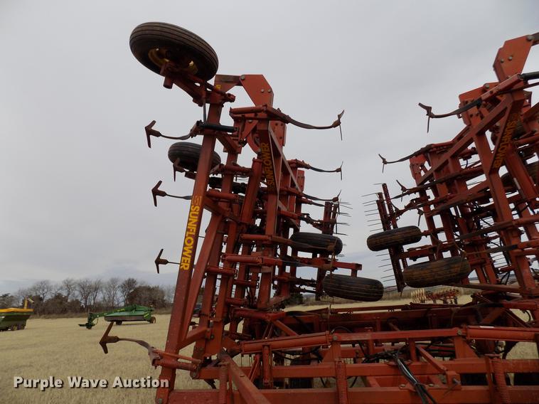 image for item DG3371 Sunflower 5452-46 field cultivator
