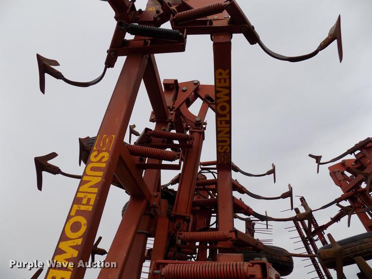 image for item DG3371 Sunflower 5452-46 field cultivator