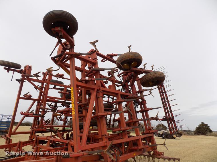 image for item DG3371 Sunflower 5452-46 field cultivator