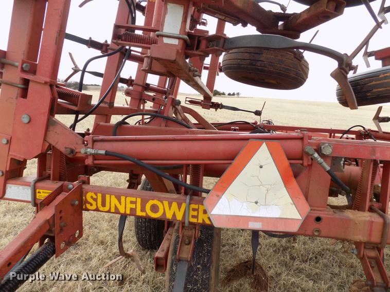 image for item DG3371 Sunflower 5452-46 field cultivator