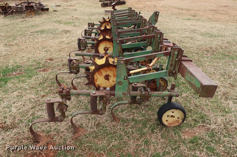 image for item DG3374 John Deere RM cultivator