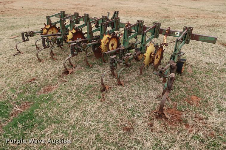 image for item DG3374 John Deere RM cultivator