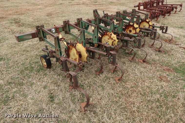 image for item DG3374 John Deere RM cultivator