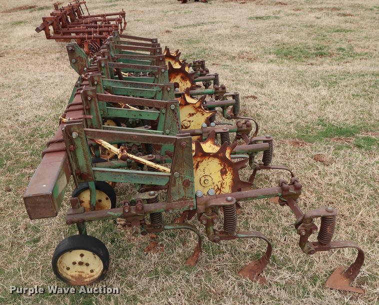 image for item DG3374 John Deere RM cultivator