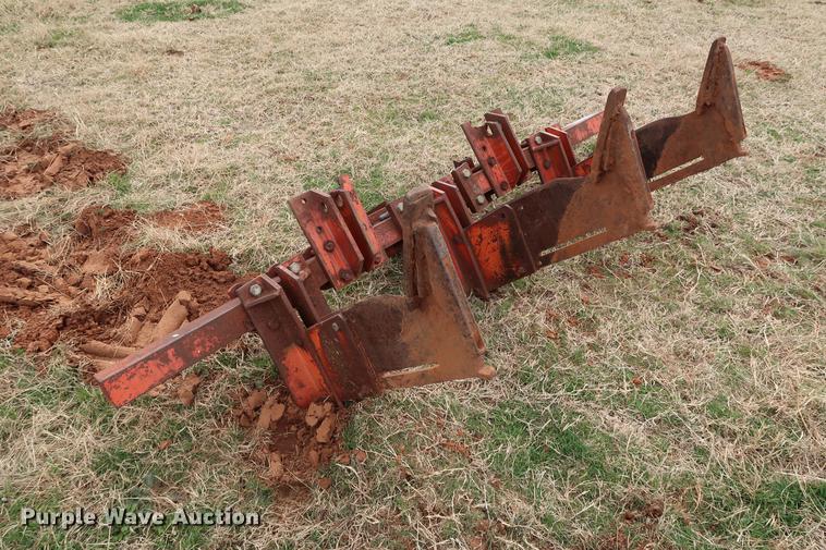 image for item DG3376 Three shank ripper